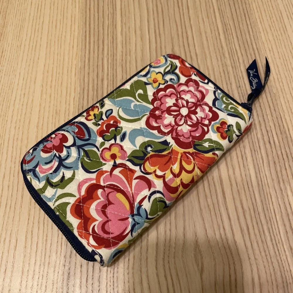 Women's Vera Bradley Credit Card Holder Wallet Floral Print Multicolor 8x4.5 - Picture 1 of 6